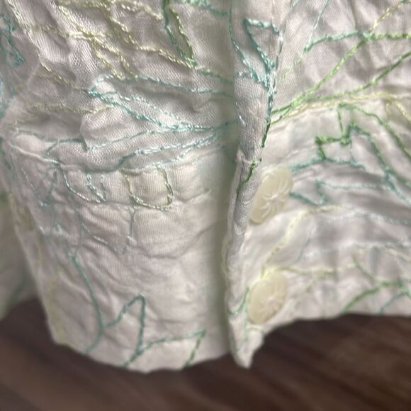 J.H. Collectibles Button Blouse, Ladies Size M, White and Green - Picture 5 of 8